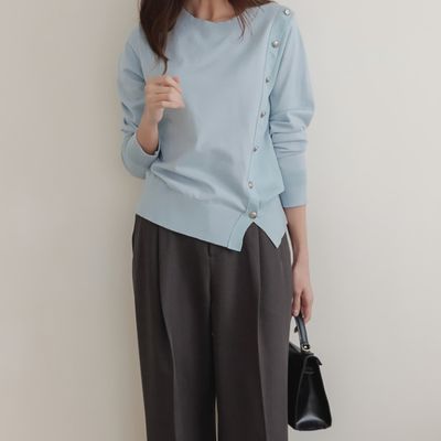 여성 메탈 배색 사선 단추 포인트 니트