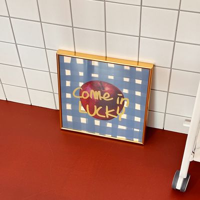 COME IN LUCKY 인테리어 액자 사과그림 풍수 포스터