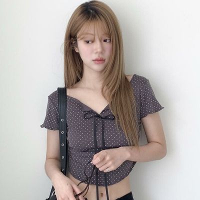 여성 슬림핏 도트 리본 셔링 크롭 반팔 티셔츠
