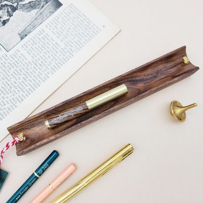 [무료각인]아그네스마틴_클래식 호두나무 펜거치대