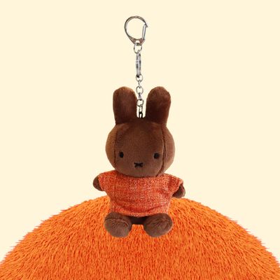 트위드 입은 멜라니 키링_오렌지