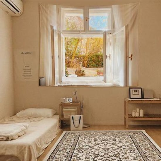 풍경이 있는 창문 패브릭 포스터 2 sizes