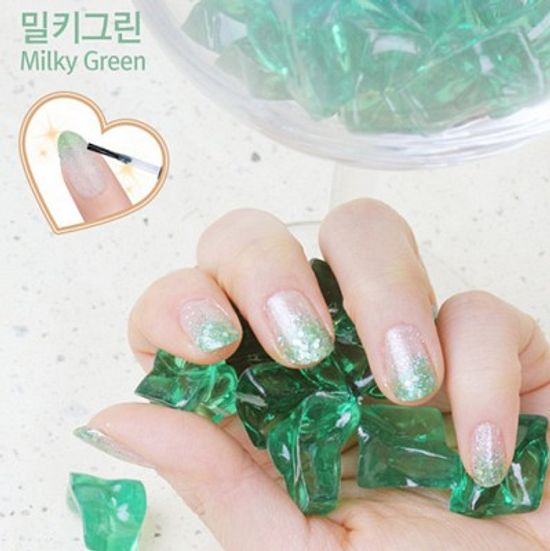 그라데이션 네일아트 - 밀키그린