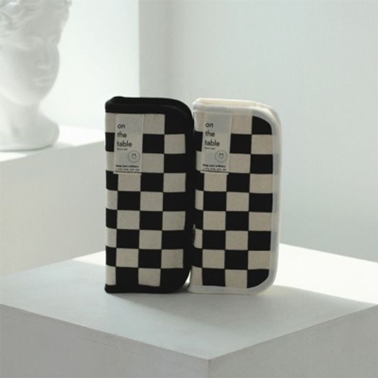 on the table 펜케이스 (checkerboard) 