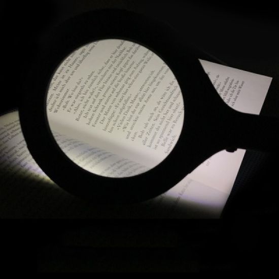 신박한 LED 돋보기 손잡이형 돋보기  