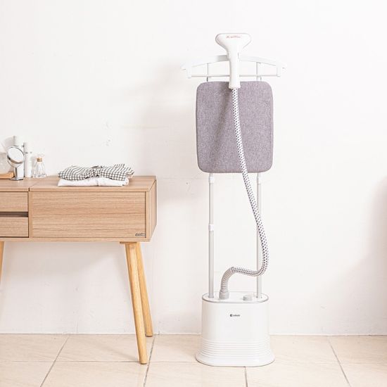 벤하임 옷걸이와 다리미판이 있는 스탠드 스팀다리미