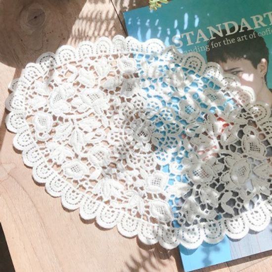 푸어링 레이스 테이블 데코