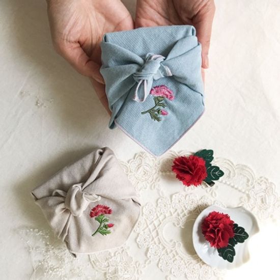 카네이션 손수건 + 브로치 세트