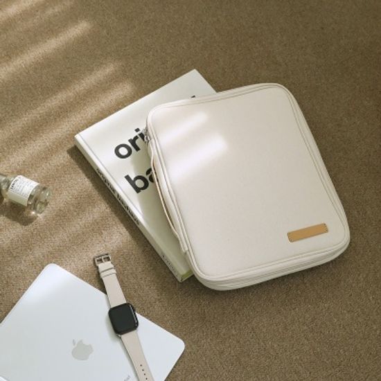 에크루 레더 아이패드 파우치 13인치