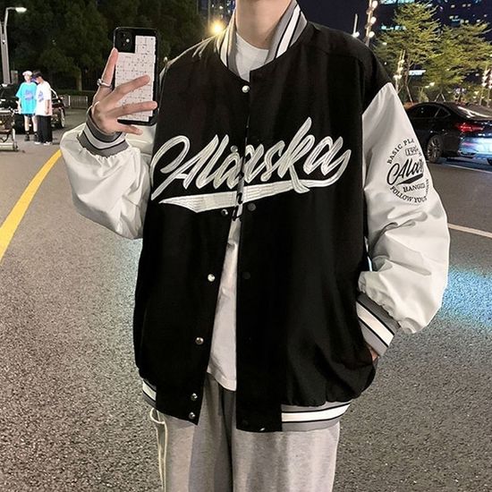 레터링 바시티 자켓 캐주얼한 스포티룩의 필수 아이템