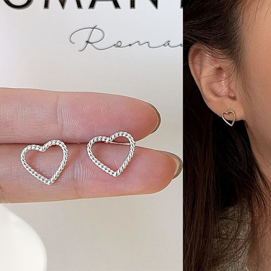 토마하 하트 물결 스터드 귀걸이