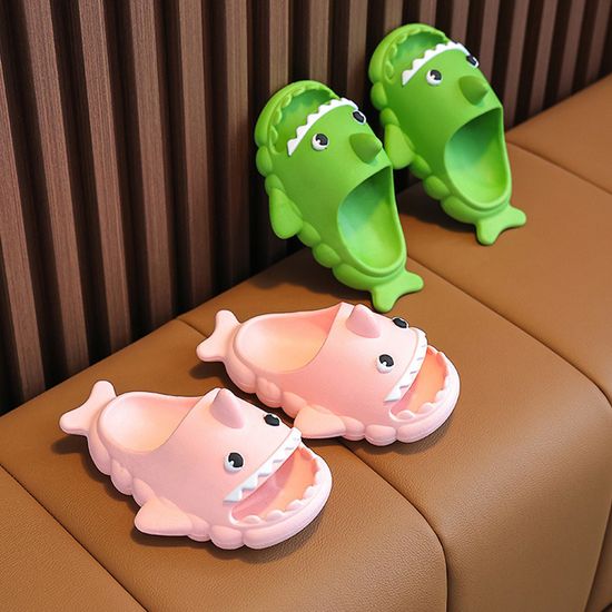아기상어 캐릭터 슬리퍼 미끄럼방지 푹신한 여름 신발
