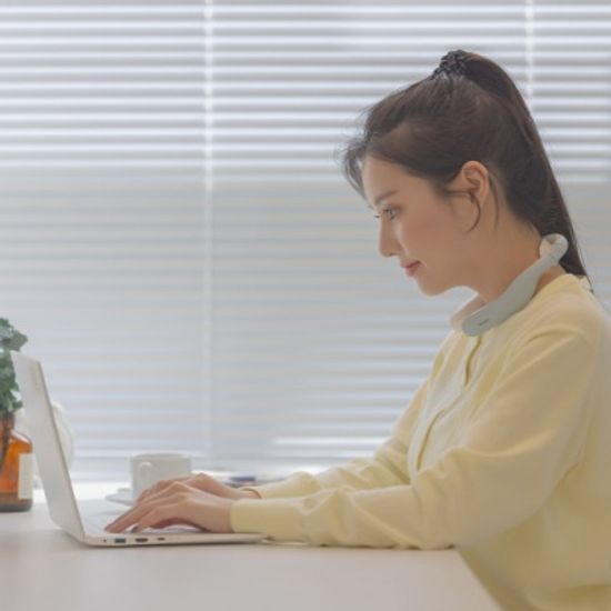 이플로 온열 목 어깨 안마기 마사지기 ZP5410