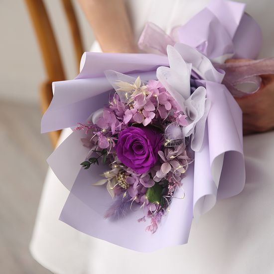 [졸업선물] LED 프리저브드 장미 꽃다발 + 핸들박스