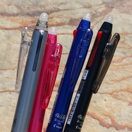 파이롯트 프릭션 지워지는 0.5mm 2색볼펜 멀티펜 40EF