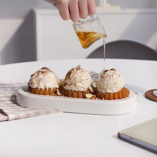 마인 화이트 도자기 타원 굽 접시 9.5인치