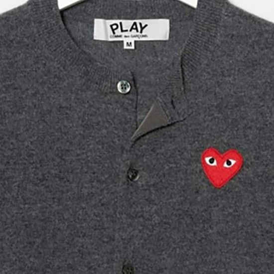 꼼데가르송 라운드넥 레드와펜 여성용 가디건