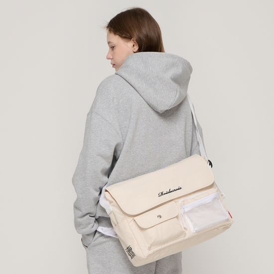허쉬 메쉬 포켓 크로스 메신저백 (아이보리)