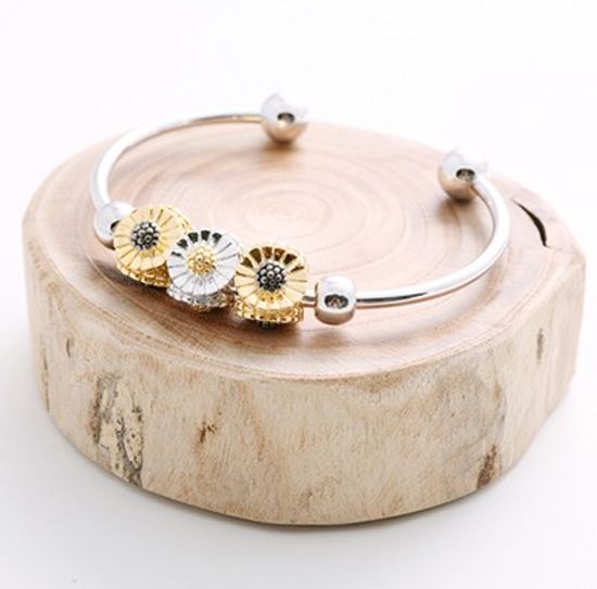 WH-blooming flower bangle