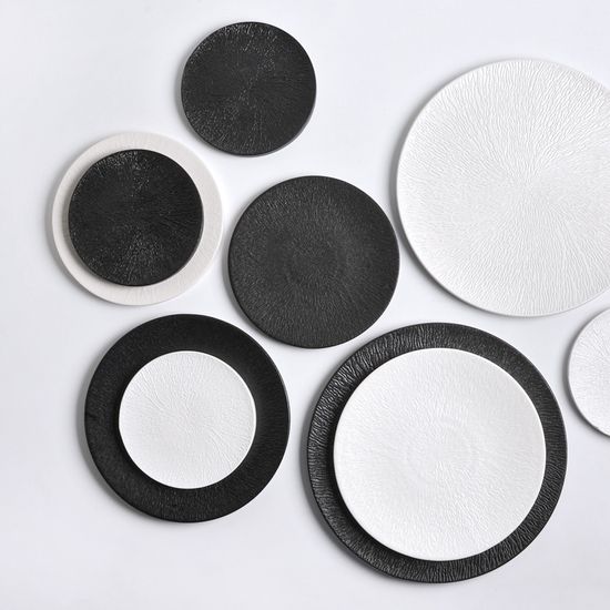 타루 원형 도자기 플레이팅 흑백 굽접시 4종 택1