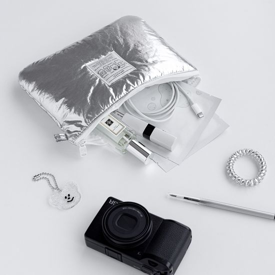 모모씨 마시멜로 플랫 파우치 silver