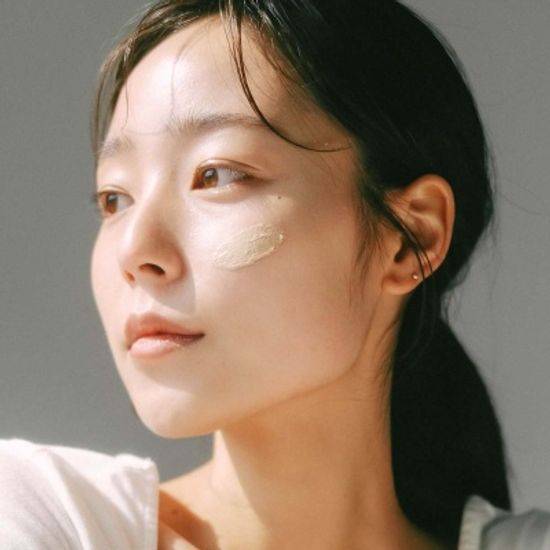 힐루시 컴플리트 에센셜 씨씨크림 (톤업크림)