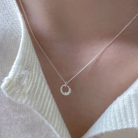 크리미 크레센트 문 실버 목걸이