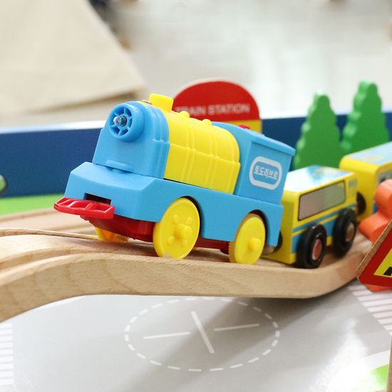 토도리브로 전동기차