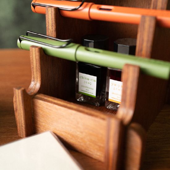 [각도와 커브] 만년필 거치대 _ 케이 (Kei)