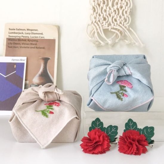 카네이션 손수건 + 브로치 세트