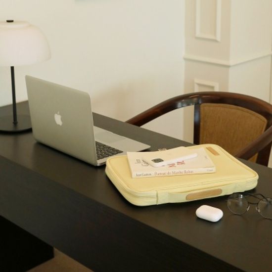 에크루 레더 아이패드 파우치 13인치