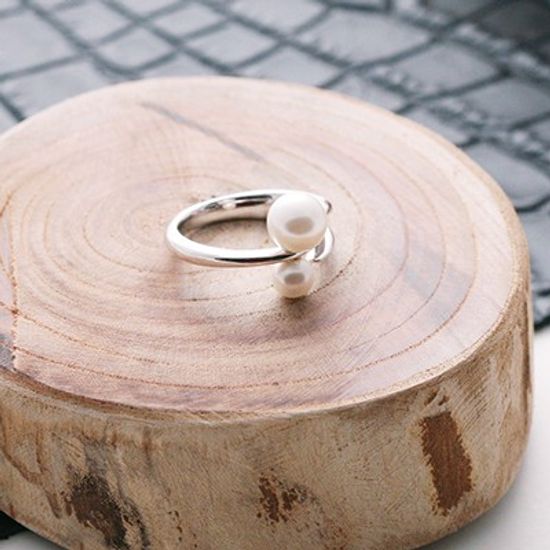 Tornado two point Pearl silver ring