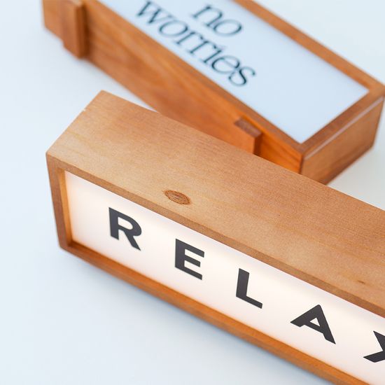 릴렉스 우드 테이블 인테리어 무드등