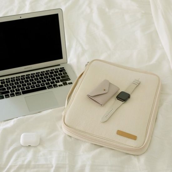 에크루 레더 아이패드 파우치 13인치