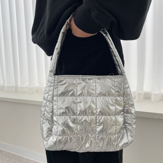 글로시 패딩 미니백