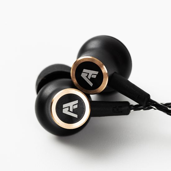 티타늄 다이나믹 드라이버 유선 이어폰 에이투 AW111