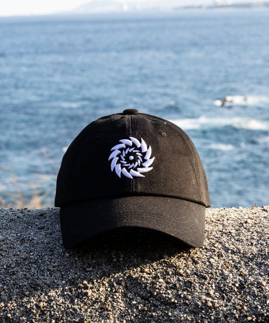 HURRICANE EYE 허리케인아이 볼캡 - 블랙화이트