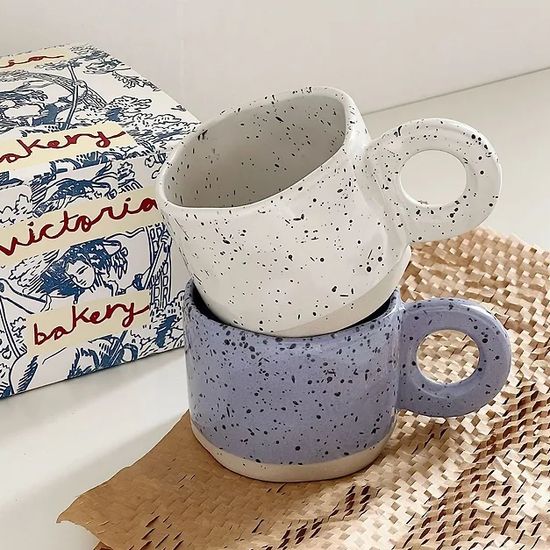 바나코 어글리 점박이 뭉툭 손잡이 머그컵 (2종 택1)