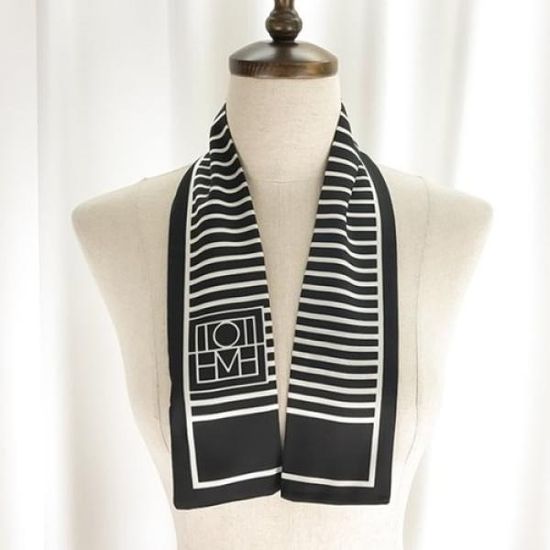 [애슬릿]여성 로고 줄 무늬 양면 타이 트윌리 스카프