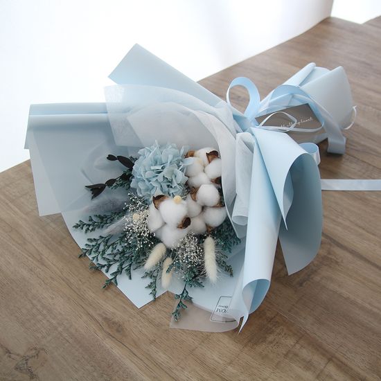 목화와블루수국꽃다발