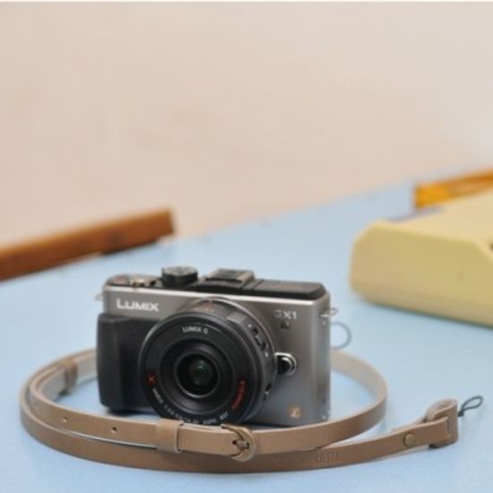 씨에스타 가죽 카메라스트랩 뷰테로 BUTTERO - 다크베이지