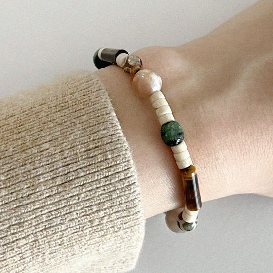 Jamano with black necklace