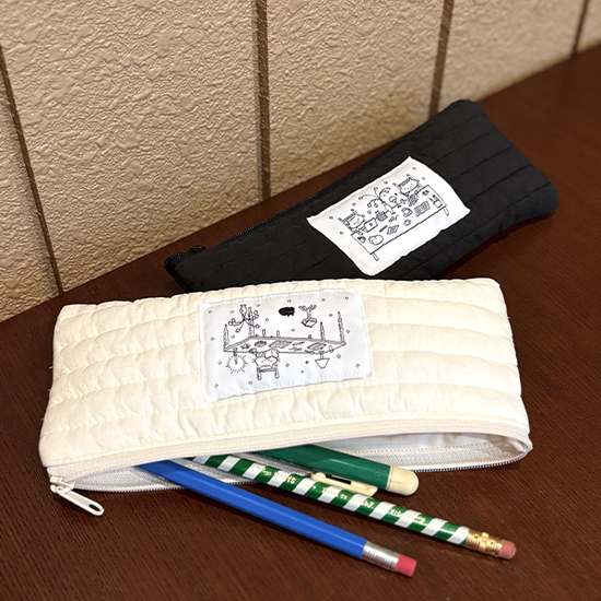 [교보문고X미니모니] 직조라벨 누빔 펜파우치