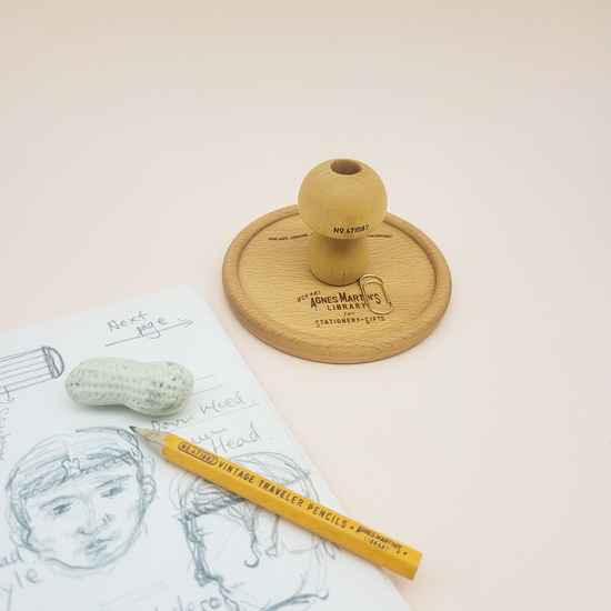 아그네스 마틴_ 머쉬룸 펜슬 스테이션/펜 홀더