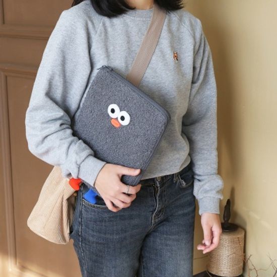 Brunch Brother 폼폼 부클 랩탑 파우치 11인치