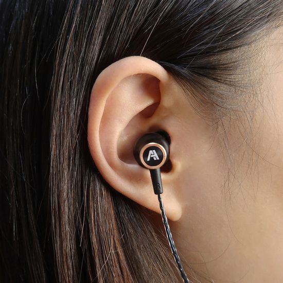 티타늄 다이나믹 드라이버 유선 이어폰 에이투 AW111