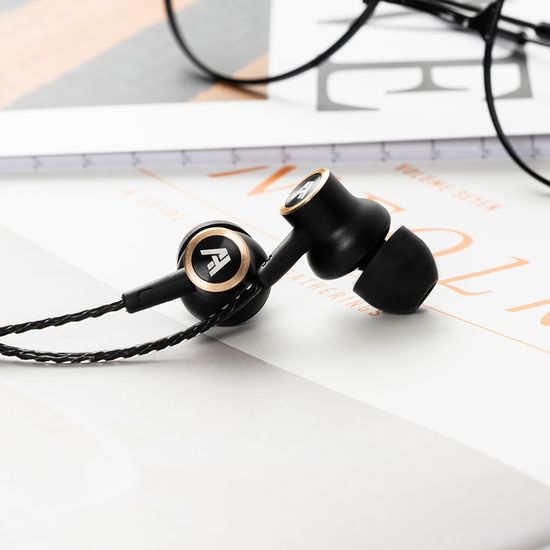 티타늄 다이나믹 드라이버 유선 이어폰 에이투 AW111