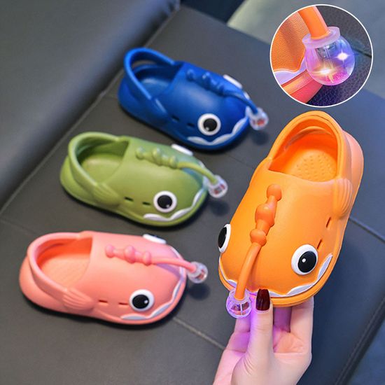 LED 물고기 캐릭터 슬리퍼 미끄럼방지 비치 샌들 신발