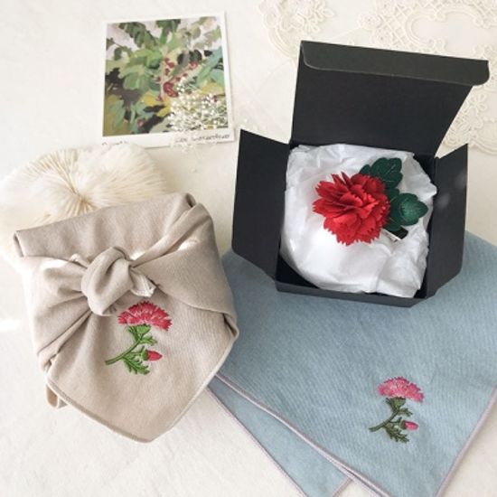 카네이션 손수건 + 브로치 세트
