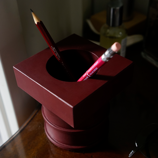 포스트 컬럼 펜슬홀더 - 버건디